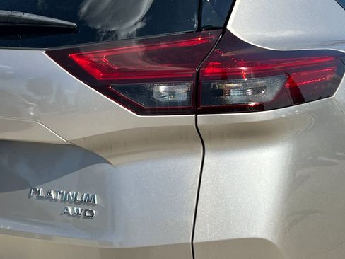 Used 2021 Nissan Rogue Platinum image 28