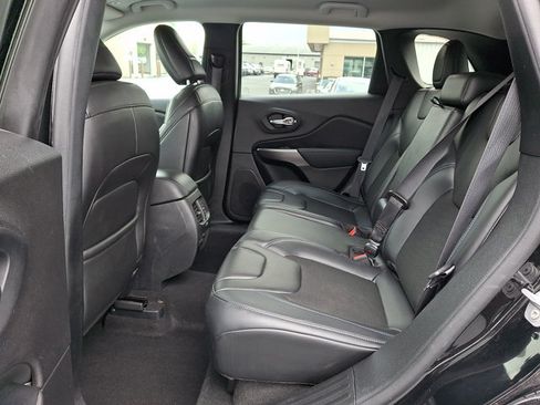Used 2019 Jeep Cherokee Latitude Plus w/ Comfort/Convenience Group AWD/4WD image 10