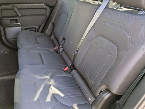 Used 2022 Land Rover Defender 110 image 30