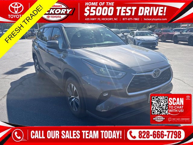 Used 2021 Toyota Highlander XLE FWD image 1