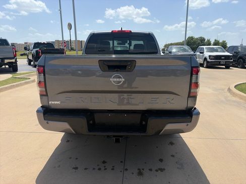 Used 2025 Nissan Frontier SV RWD image 6