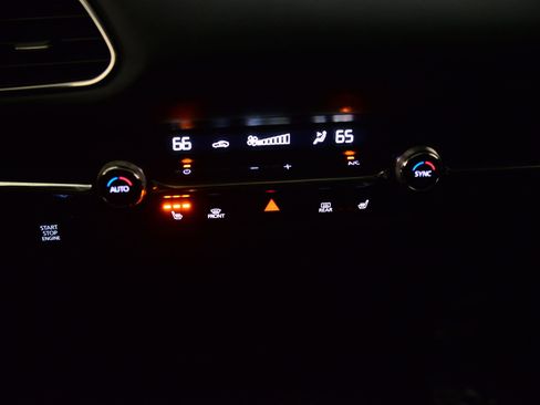 Used 2021 MAZDA CX-30 AWD 2.5 S w/ Premium Package image 18