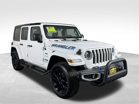 Used 2022 Jeep Wrangler Unlimited Sahara AWD/4WD image 3