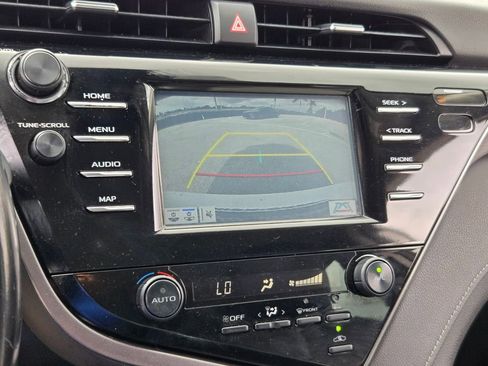 Used 2019 Toyota Camry SE w/ Convenience Package image 21