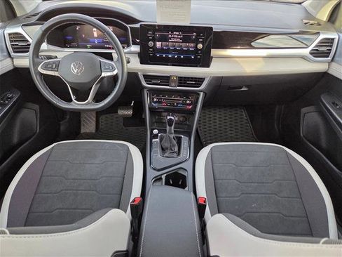 Certified 2025 Volkswagen Taos SE image 16