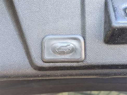 Used 2017 Chevrolet Traverse Premier image 13