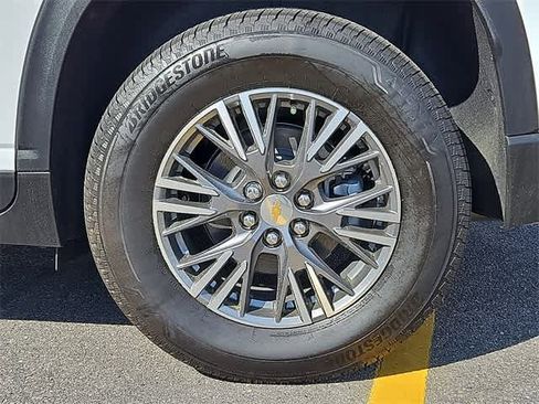 New 2025 Chevrolet Traverse LT w/ Enhanced Driving Package image 7