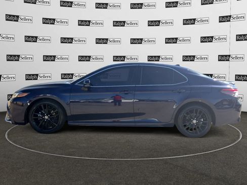 Used 2022 Toyota Camry XSE image 3