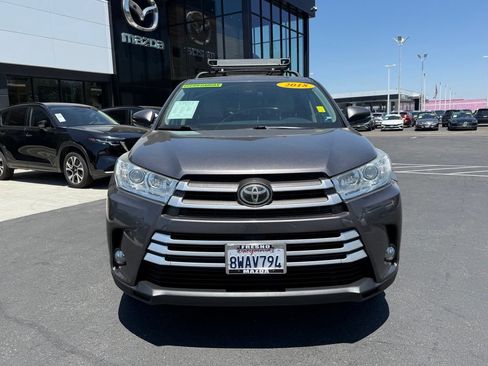 Used 2018 Toyota Highlander Plus w/ Preferred Accessory Package AWD/4WD image 3