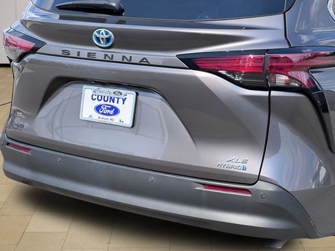 Used 2022 Toyota Sienna XLE w/ XLE Plus Package image 42