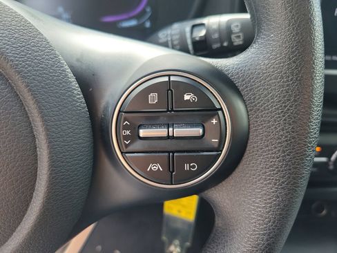 Used 2025 Kia Soul LX w/ LX Technology Package FWD image 18