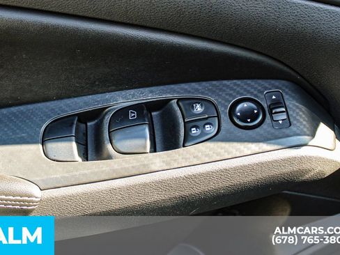 Used 2024 Nissan Altima 2.5 SV FWD image 38