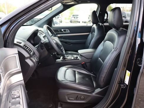 Used 2019 Ford Explorer XLT w/ Equipment Group 202A AWD/4WD image 10