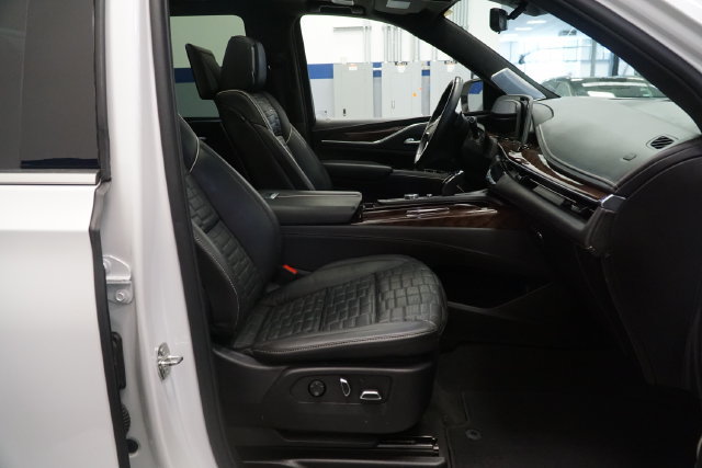 Used 2023 Cadillac Escalade Premium Luxury Platinum AWD/4WD image 17