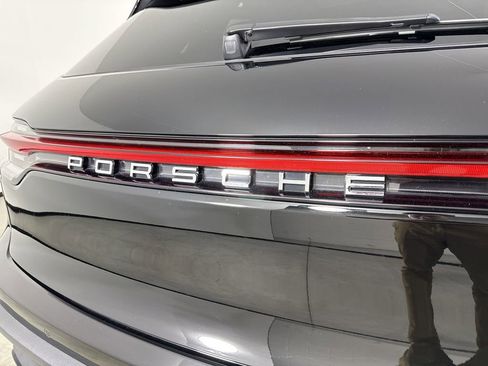 Certified 2026 Porsche Macan AWD/4WD image 18