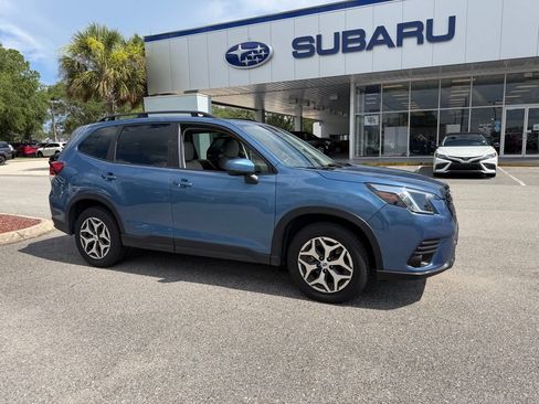 Used 2022 Subaru Forester Premium AWD/4WD image 1