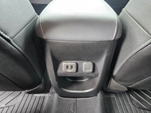 Used 2019 Chevrolet Colorado Z71 AWD/4WD image 11