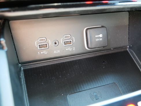Used 2023 Jeep Grand Cherokee Overland w/ Luxury Tech Group IV AWD/4WD image 31
