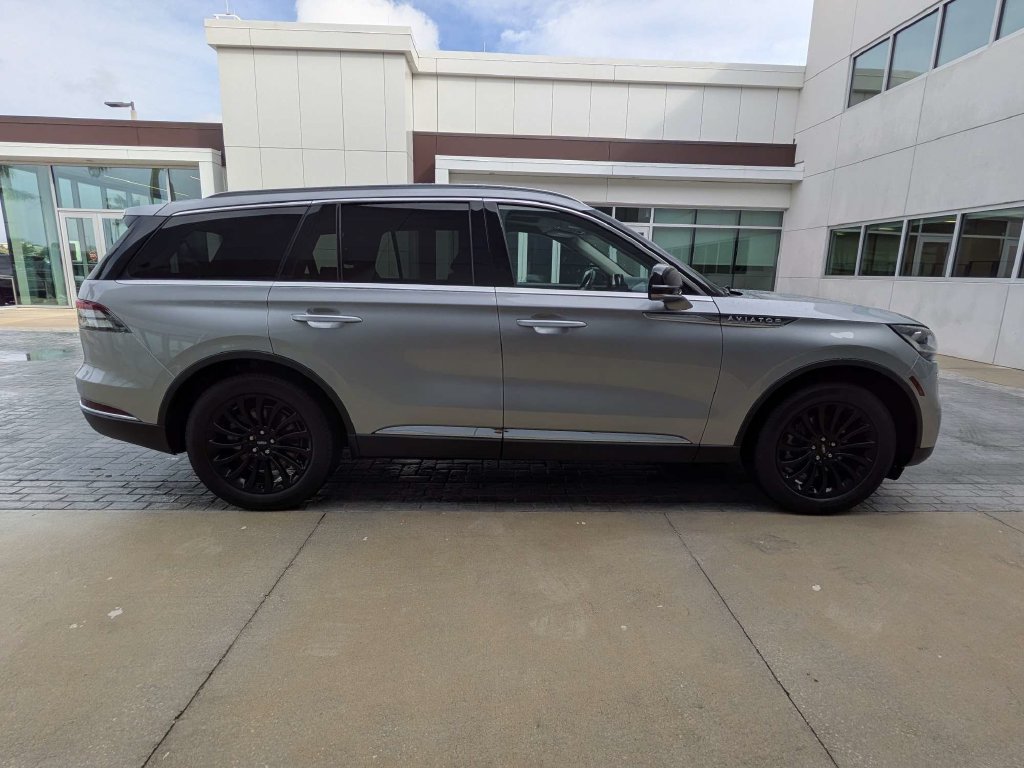 Certified 2024 Lincoln Aviator 2WD w/ Premium Package image 6