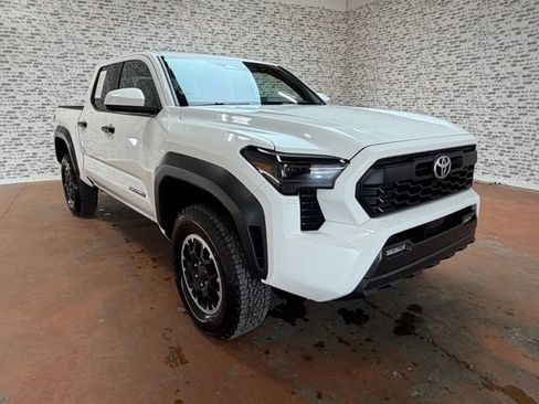 Used 2024 Toyota Tacoma TRD Off-Road image 7