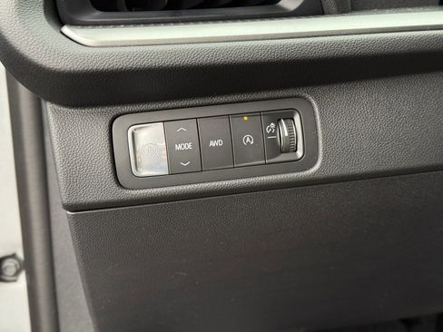 New 2026 Chevrolet Traverse LT image 13