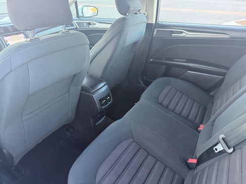 Used 2019 Ford Fusion SE FWD image 11