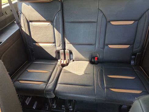 Used 2022 GMC Yukon XL AT4 AWD/4WD image 8