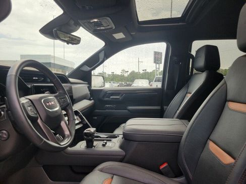 Used 2023 GMC Sierra 1500 AT4 w/ Technology Package AWD/4WD image 11