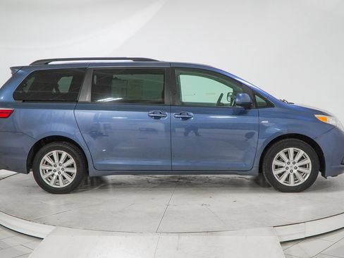 Used 2017 Toyota Sienna LE image 16
