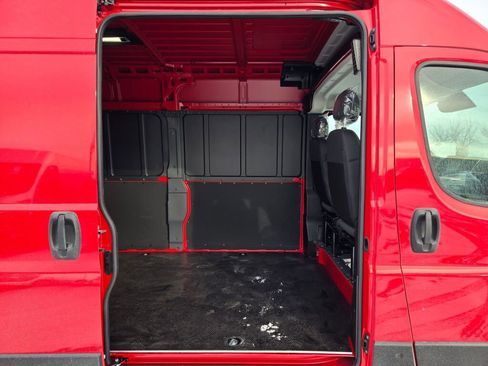 New 2025 RAM ProMaster 2500 w/ Quick Order Package 22G SLT image 7