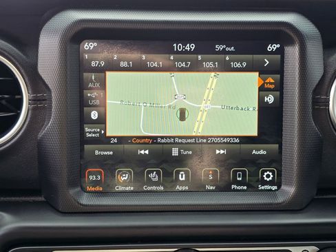 Used 2019 Jeep Wrangler Unlimited Sahara w/ Uconnect 4C Nav & Sound Group image 21