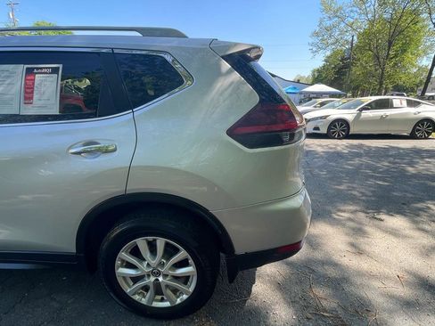 Used 2018 Nissan Rogue SV w/ Sun & Sound Touring Package image 5