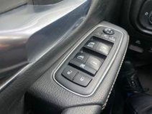 Used 2019 RAM 1500 Laramie AWD/4WD image 19