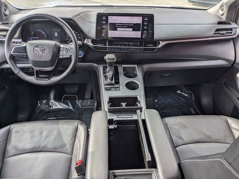 Used 2023 Toyota Sienna XSE image 16