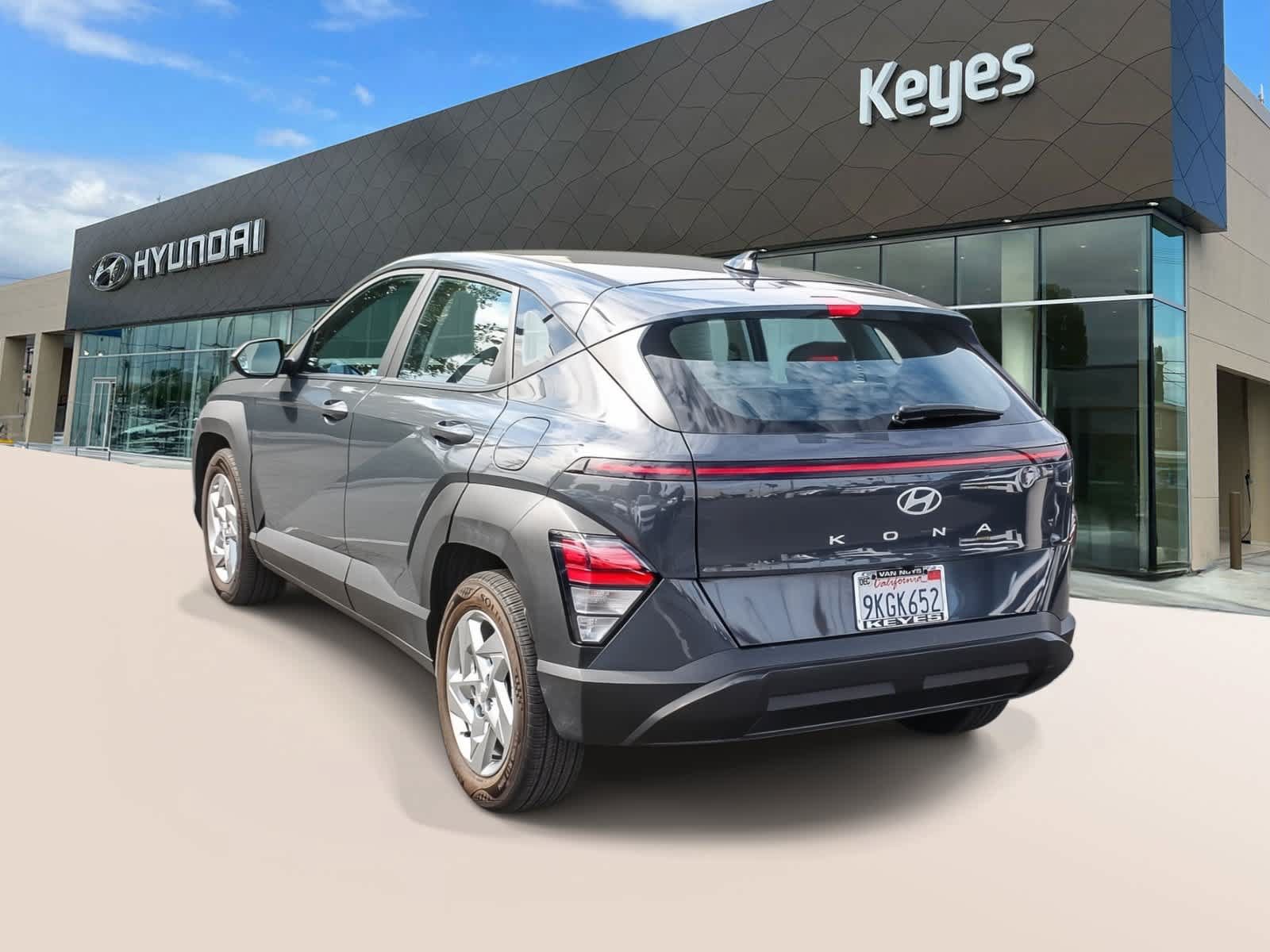 Used 2024 Hyundai Kona SE FWD image 4