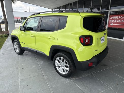 Used 2017 Jeep Renegade Latitude w/ Cold Weather Group AWD/4WD image 7