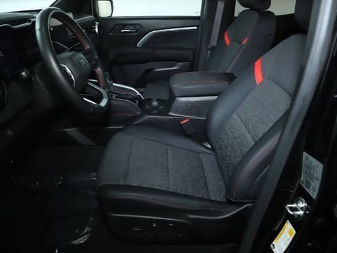 Used 2023 Chevrolet Colorado Z71 w/ Z71 Convenience Package 2 AWD/4WD image 18