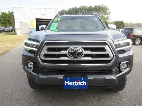 Used 2021 Toyota Tacoma Limited image 2
