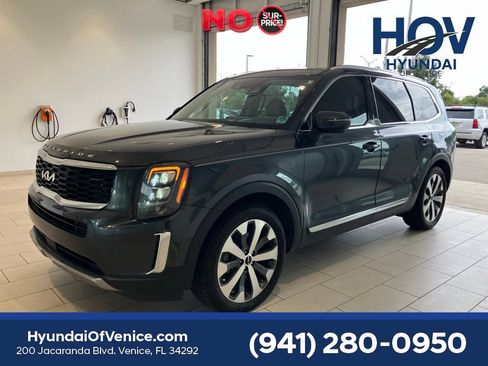 Used 2022 Kia Telluride EX w/ EX Premium Package FWD image 3