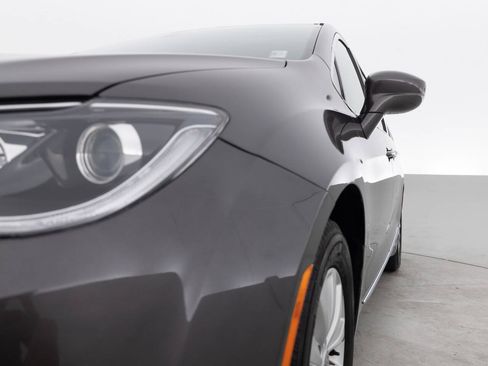 Used 2018 Chrysler Pacifica Touring-L w/ Premium Audio Group FWD image 12