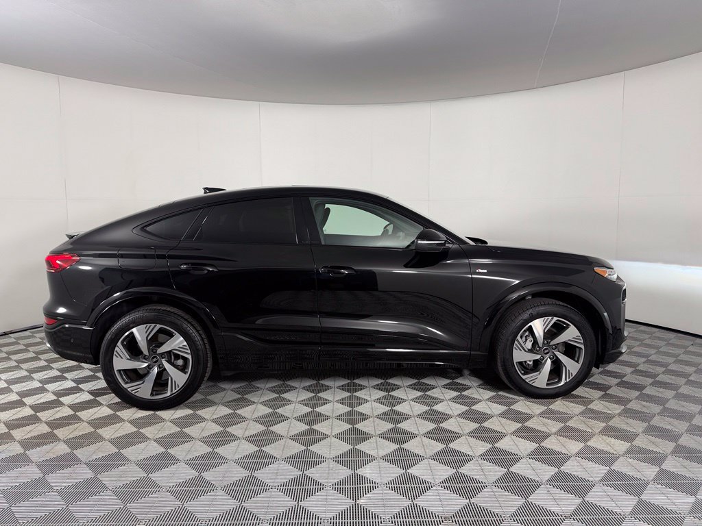 Used 2025 Audi Q6 e-tron Premium Plus w/ Premium Plus AWD/4WD image 6
