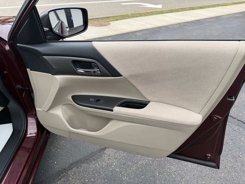 Used 2013 Honda Accord LX image 19