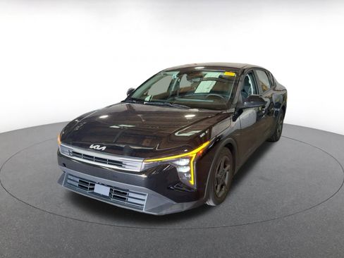 Used 2025 Kia K4 LXS image 3