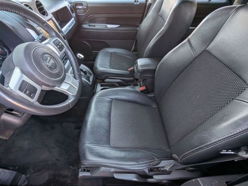 Used 2017 Jeep Compass Latitude image 5