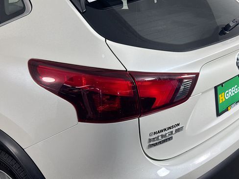Used 2017 Nissan Rogue Sport SV AWD/4WD image 36
