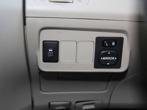 Used 2012 Toyota Corolla LE FWD image 13