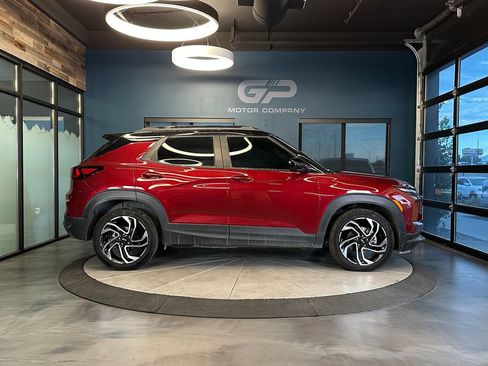 Used 2025 Chevrolet TrailBlazer RS w/ Convenience Package FWD image 2