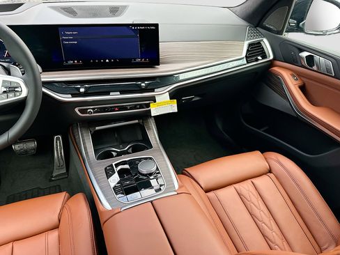 New 2026 BMW X7 xDrive40i w/ M Sport Package image 18