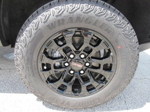 New 2026 GMC Canyon Elevation w/ Convenience Package RWD image 8