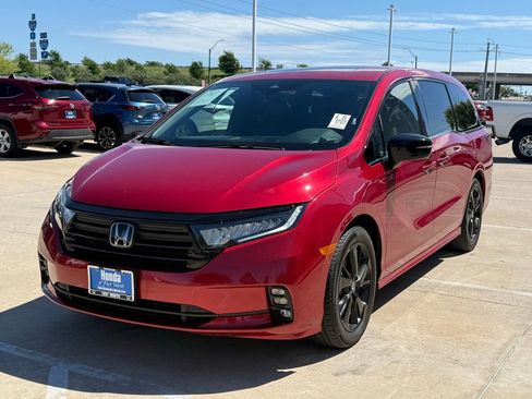 Used 2024 Honda Odyssey Sport image 1